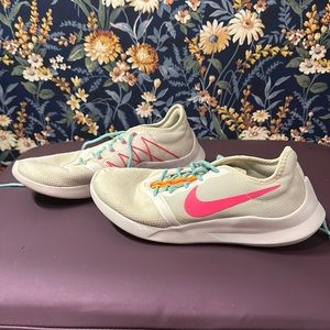 Nike Women's VTR Running Shoes- Size 8